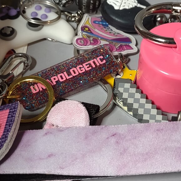 Lot Of 10 Keychains - Picture 1 of 7